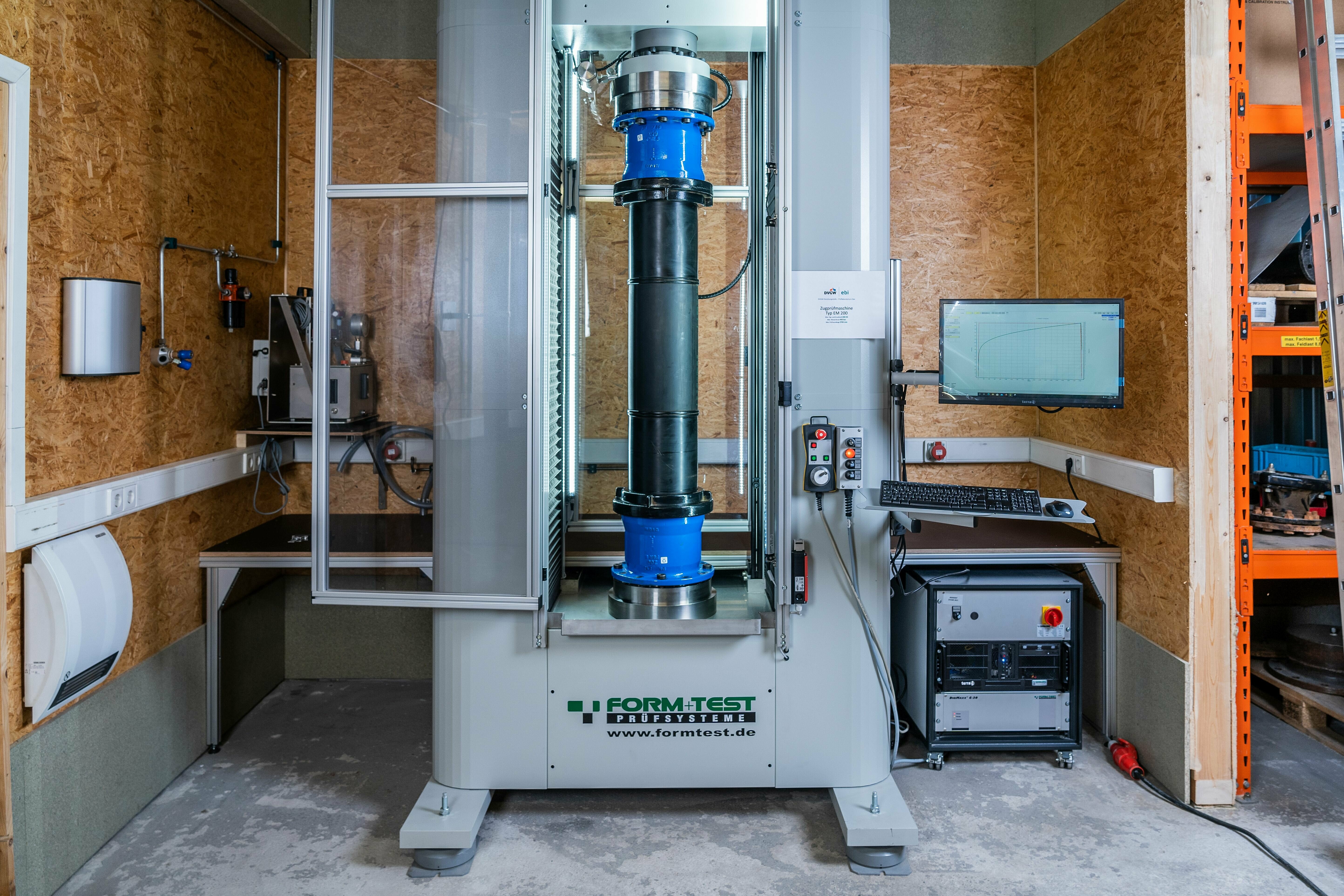 Tensile testing machine