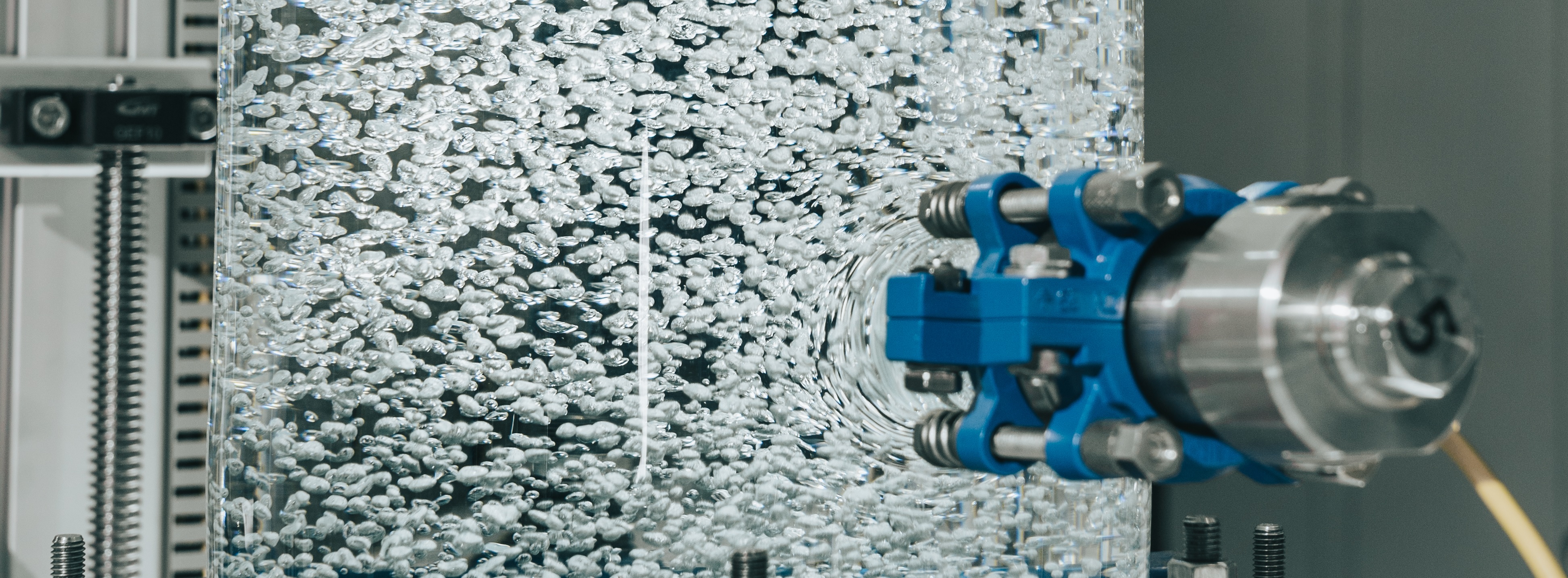 Blasenströmung in Glasblasensäule im Technikum